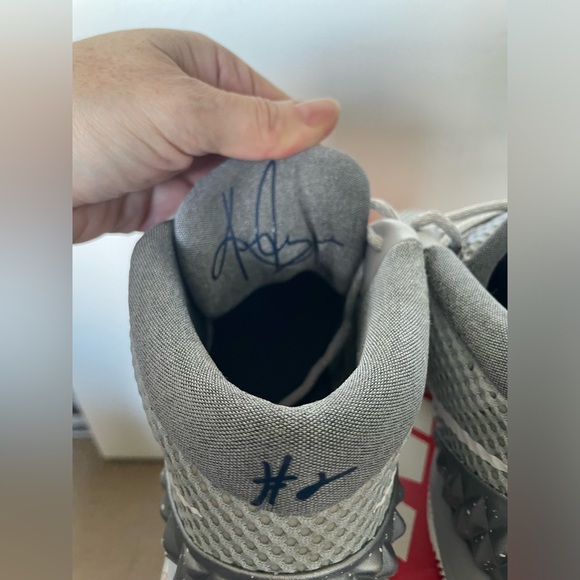 Nike Kyrie 1 Wolf Grey men’s size 10, basketball shoe - Picture 5 of 7